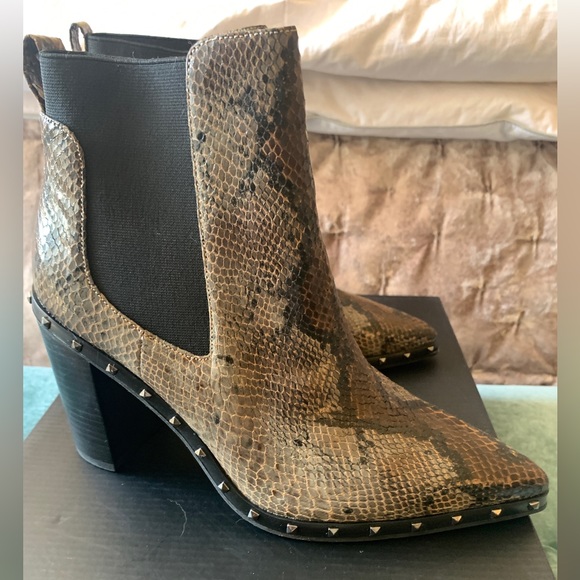 Charles David size 10 snakeskin ankle boots, brand new - Picture 2 of 6